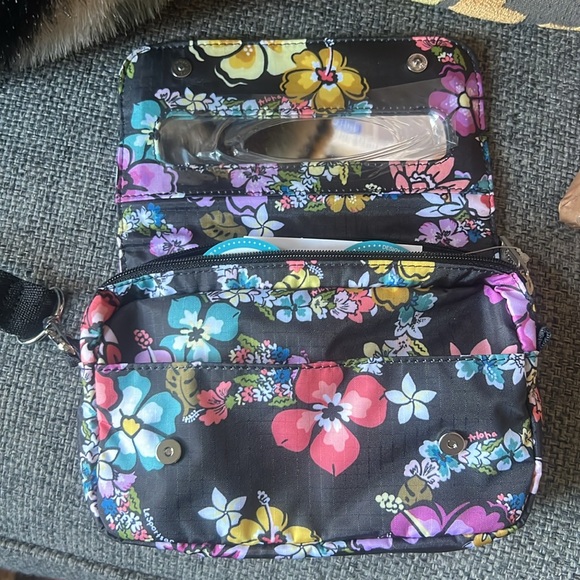 Lesportsac clutch Hawaii exclusive black floral NWT - Picture 3 of 9